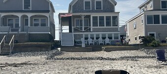 Oceanfront apartment. 2 bedrooms. Steps to the beach