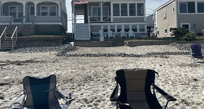 Oceanfront apartment. 2 bedrooms. Steps to the beach