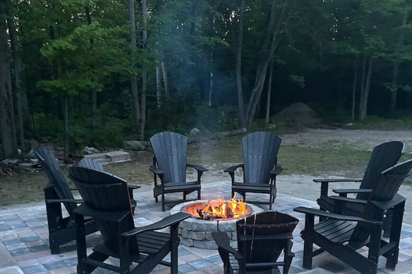 Bougie fire pit surround