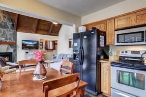 Interior - Cold Creek Chalet - Hot tub & Movie Room (South Lake Tahoe)