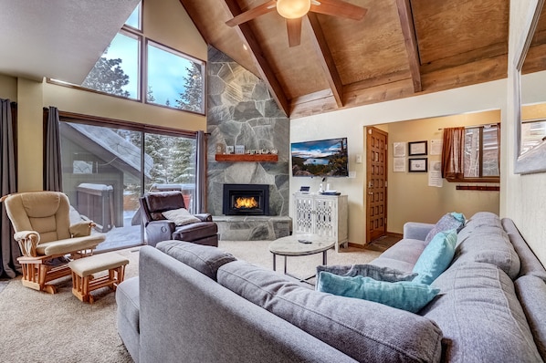 TV, fireplace