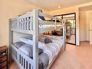 3 bedrooms, WiFi, bed sheets