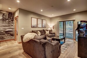 TV, fireplace - It's a Sierra State of Mind - Family Fun! (South Lake Tahoe)