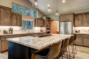 Fridge, microwave, oven, stovetop - It's a Sierra State of Mind - Family Fun! (South Lake Tahoe)