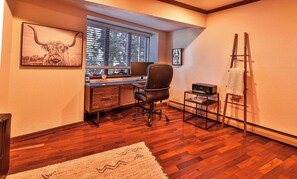 Interior - Sunset Cove – Private Lakefront Community (Glenbrook)