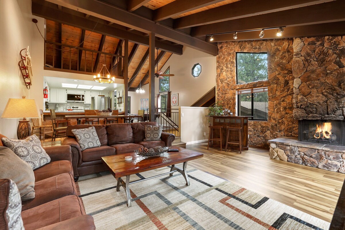 Heavenly Haven - Hot Tub + Seasonal HOA Pool