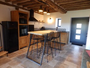 Frigorífic, microones, forn i placa de cuina 