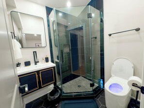 House | Bathroom - Cozy Retreat  (Douglasville)