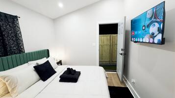 House | 2 bedrooms, iron/ironing board, free WiFi