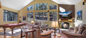 Heavenly Mountain Chalet - Skiing, Pets, Hot tub