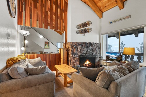 Minutes from Heavenly | Scenic Tahoe Condo with Fireplace & Views