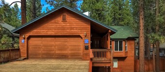 Montgomery Estates Bliss - Hot tub, pets, family fun!