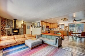 TV, fireplace - The Blue Lake House - Family fun Abound (South Lake Tahoe)