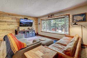 TV, fireplace - The Blue Lake House - Family fun Abound (South Lake Tahoe)