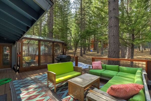 Terrace/patio - The Blue Lake House - Family fun Abound (South Lake Tahoe)