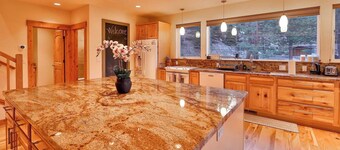 The Elevator House – Sleeps 10!