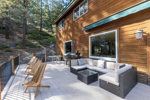 The Elevator House – Sleeps 10!