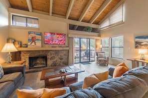TV, fireplace