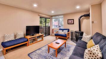 Télévision, cheminée