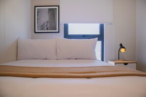 Tabla de planchar con plancha, wifi gratis y ropa de cama 