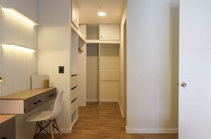 Apartamento | 2 quartos, escrivaninha, ferros/tábuas de passar roupa