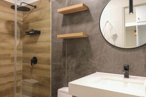 Apartment | Bathroom | Hair dryer, towels, soap, shampoo