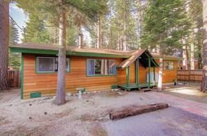 Exterior - Whispering Pines Cabin - Family and pet friendly abode (South Lake Tahoe)