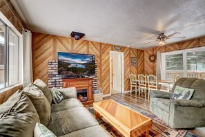 TV, fireplace