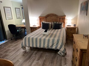 3 bedrooms, WiFi, bed sheets - Bear Haus  - Fur babies welcome! (South Lake Tahoe)