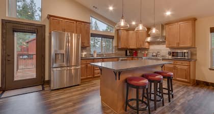 Silver Pines - Private home on the Meadow