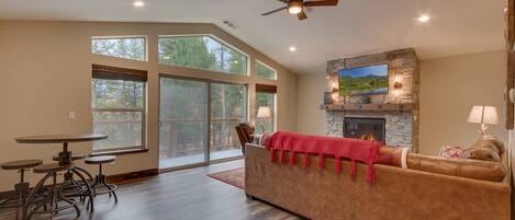 TV, fireplace