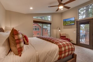 4 bedrooms, iron/ironing board, WiFi, bed sheets - Silver Pines - Private home on the Meadow (South Lake Tahoe)