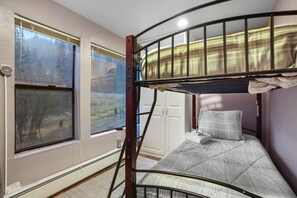 3 bedrooms, WiFi, bed sheets