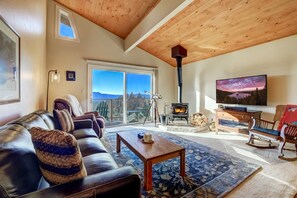 TV, fireplace - Scenic Escape - BEST views of Lake Tahoe! (Stateline)