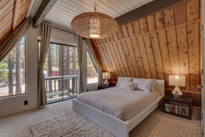 3 bedrooms, WiFi, bed sheets - Heavenly Hollow | A-Frame Cabin in South Lake Tahoe! (South Lake Tahoe)