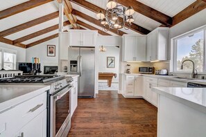 Fridge, microwave, oven, stovetop - Lucerne Lake House - Lakefront Tahoe Keys (South Lake Tahoe)