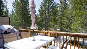 Outdoor dining - Moonlight Ridge - 30+ Day Vacation Home Rental (South Lake Tahoe)