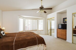 3 chambres, fer et planche à repasser, Wi-Fi, draps fournis