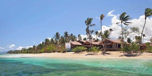 Plage à proximité, chaise longue, serviettes de plage