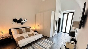Blackout curtains, iron/ironing board (on request), free WiFi - MARBEL SUITE (Adelfia)
