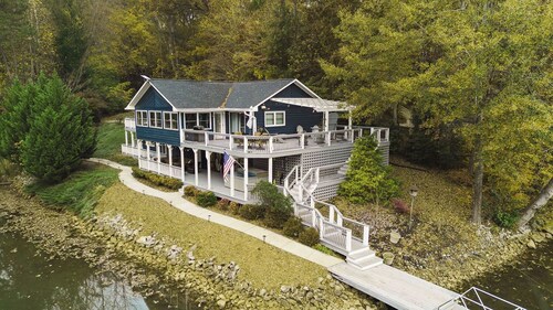 Lake Keowee Home w Dock, Kayaks, Hot Tub!