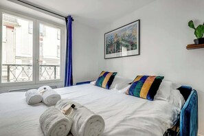 Iron/ironing board, WiFi, bed sheets