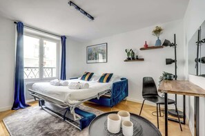 Iron/ironing board, WiFi, bed sheets