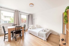 Iron/ironing board, WiFi, bed sheets - Jardin du Luxembourg-10min & Close to Montparnasse (Paris)