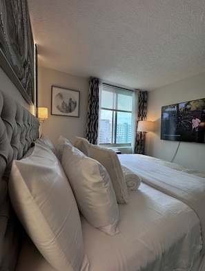 2 bedrooms, in-room safe, desk, iron/ironing board