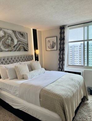 2 bedrooms, in-room safe, desk, iron/ironing board - Modern 2BDR with fireplace & and Lounge (New York)