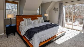 5 bedrooms, iron/ironing board, internet, bed sheets