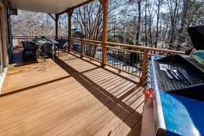 Outdoor dining - The Lure Lux: Theater Room + Pool Table + Hot Tub! (Lake Lure)