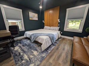 Een strijkplank/strijkijzer, gratis wifi, beddengoed