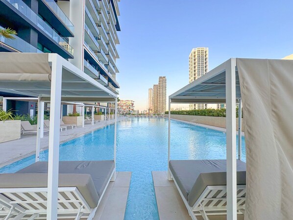 Pool - AWS Holiday Homes - Perfect Dubai Stay (Dubai)